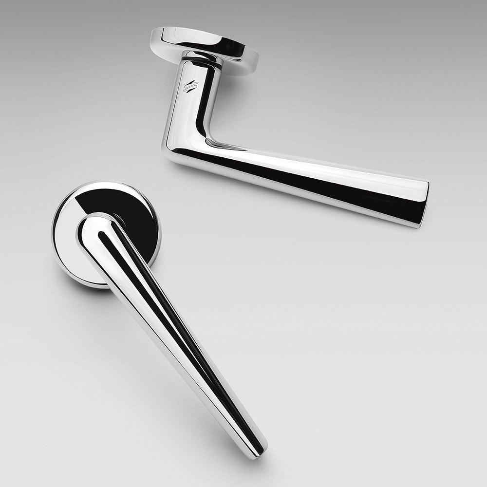 Robotre Polished Chrome Door Handle on Rosette Thin and Sharp by Colombo Design