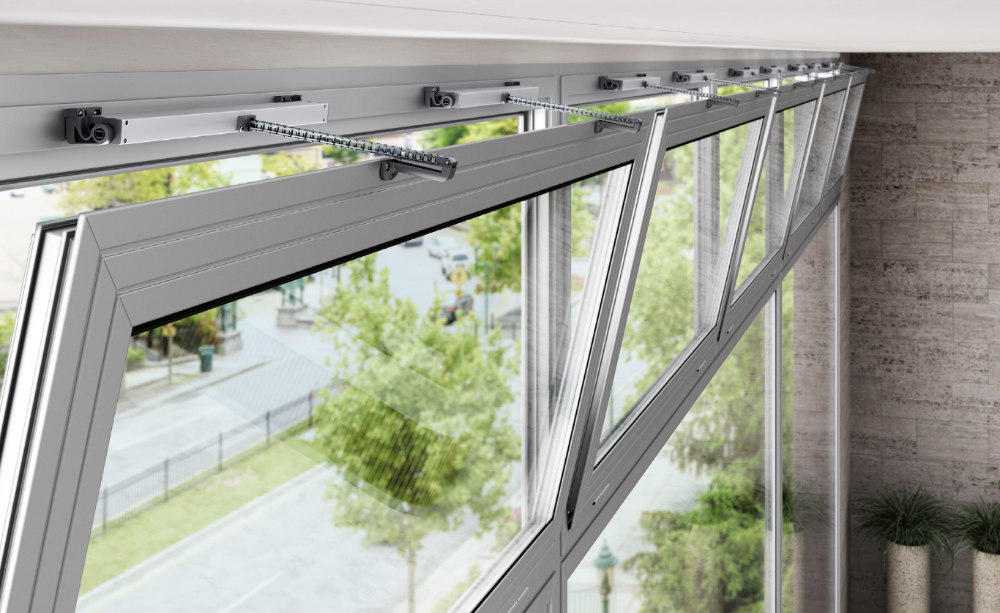 thumbnail image 2 of Comunello Liwin L25 Electric Chain Motor Actuator – For Vasistas / Casement Windows 2 of 6