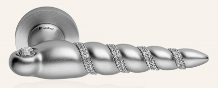 Shell Mesh Crystal Linea Calì maniglia forma di conchiglia su rosetta Swarovski