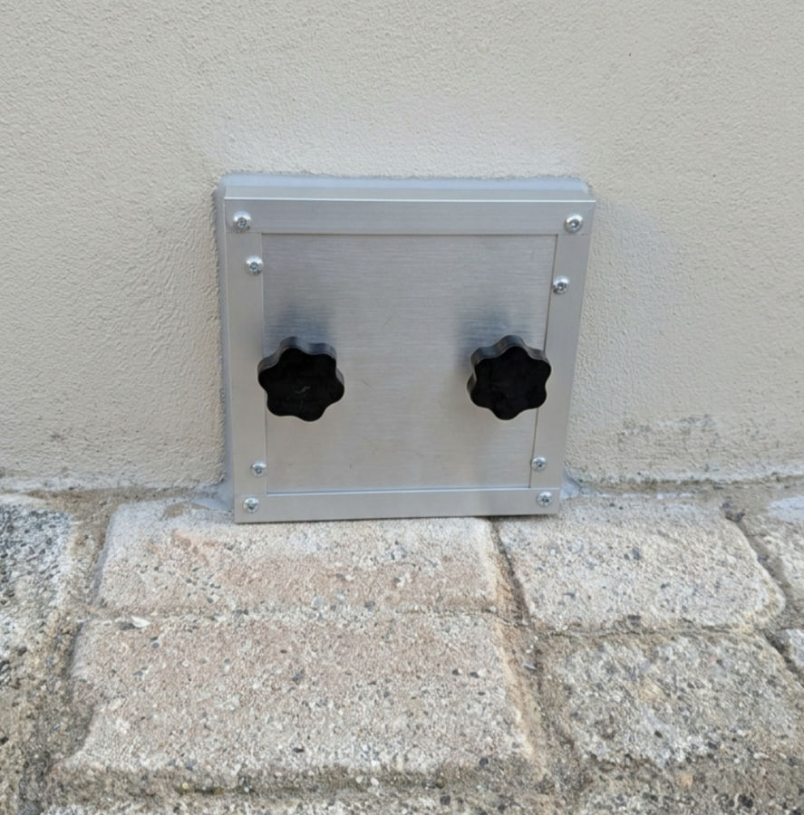 Герметичная заглушка от затопления для приямка окна 25x25 см