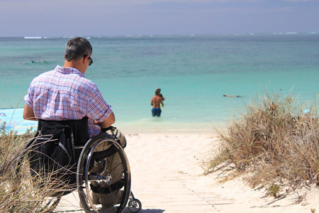 Moustiquaire utilisable pour les personnes handicapées