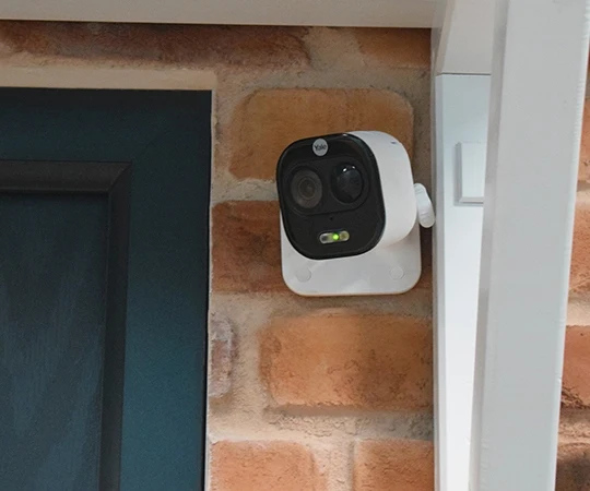 Yale Telecamera Muro Smart Home Wi-Fi All in One