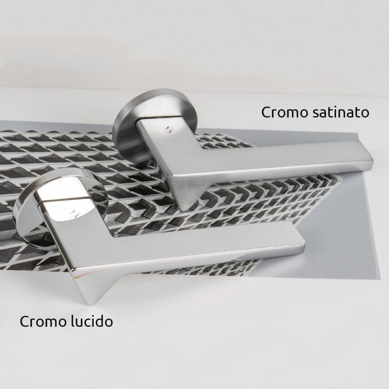 Ama Cromo Satinato Maniglia per Porta su Rosetta di Architettura Designer Andrea Maffei per Colombo Design