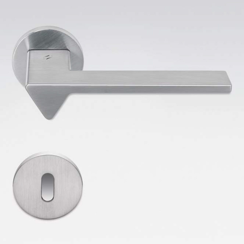 Ama Cromo Satinato Maniglia per Porta su Rosetta di Architettura Designer Andrea Maffei per Colombo Design