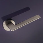 Boston Serie Fashion forme Maniglia per Porta su Rosetta Rotonda Frosio Bortolo Design Moderno