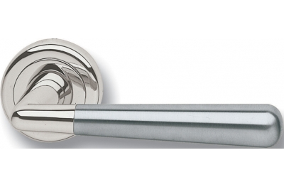 Coppia di Maniglie Ghidini Modello Ginevra OCL Inox con Rosette e Bocchette