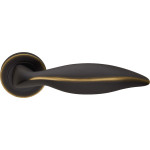 Maniglia Delfino Linea Calì per Porta Classica in Ottone con Rosetta