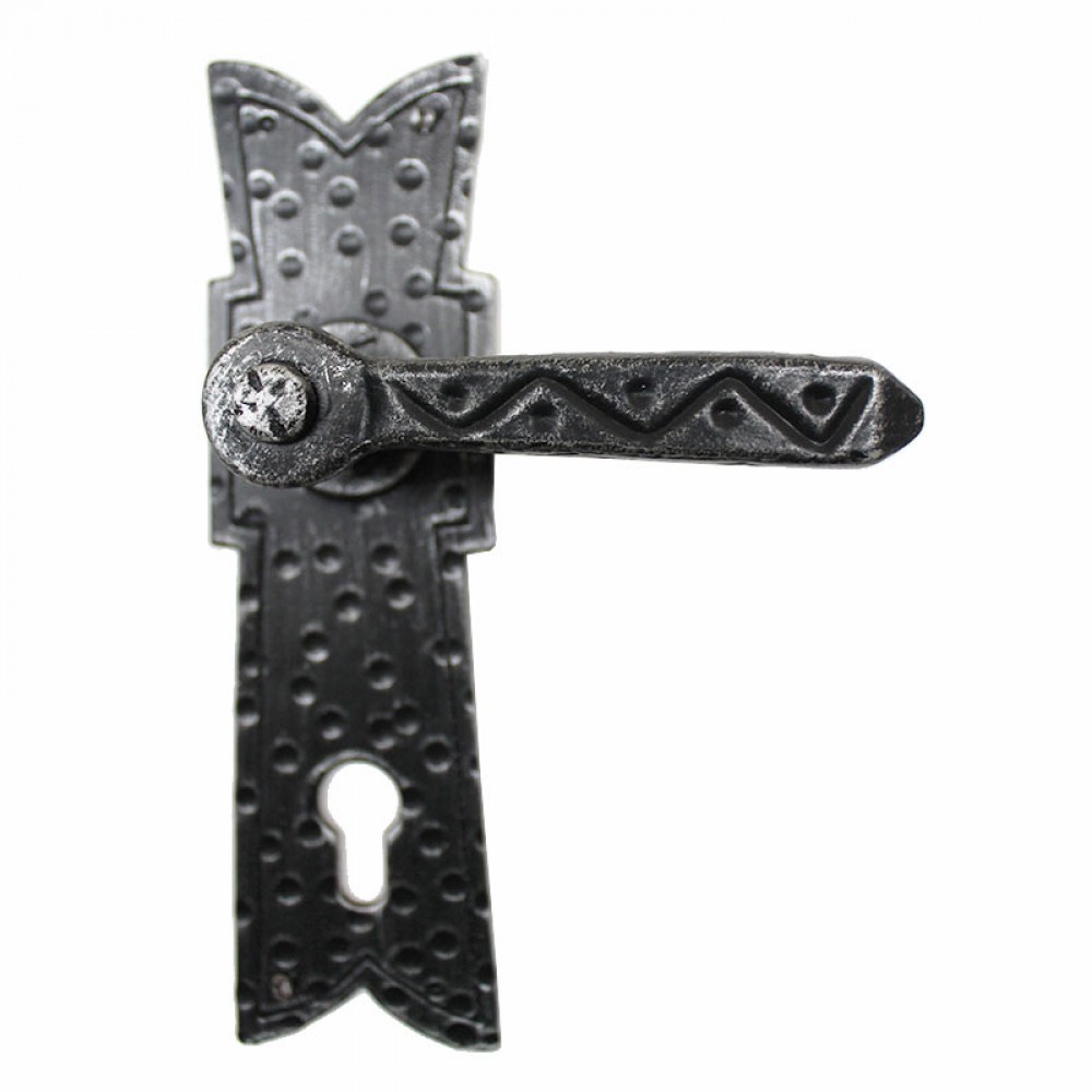 Maniglia Medievale in Ferro Battuto per Porte su Placca 2004 Lorenz Ferart